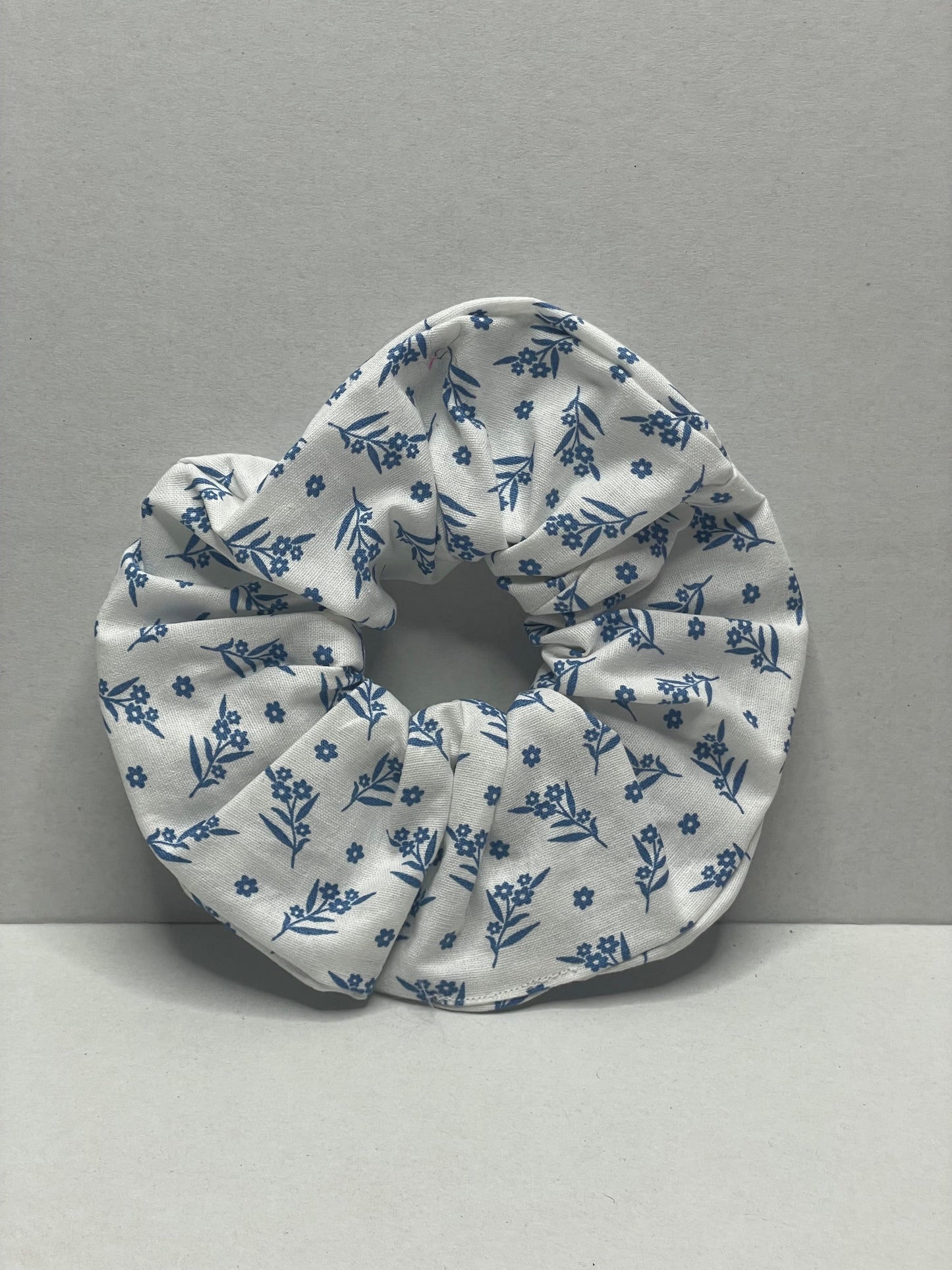 Blue leafs scrunchies