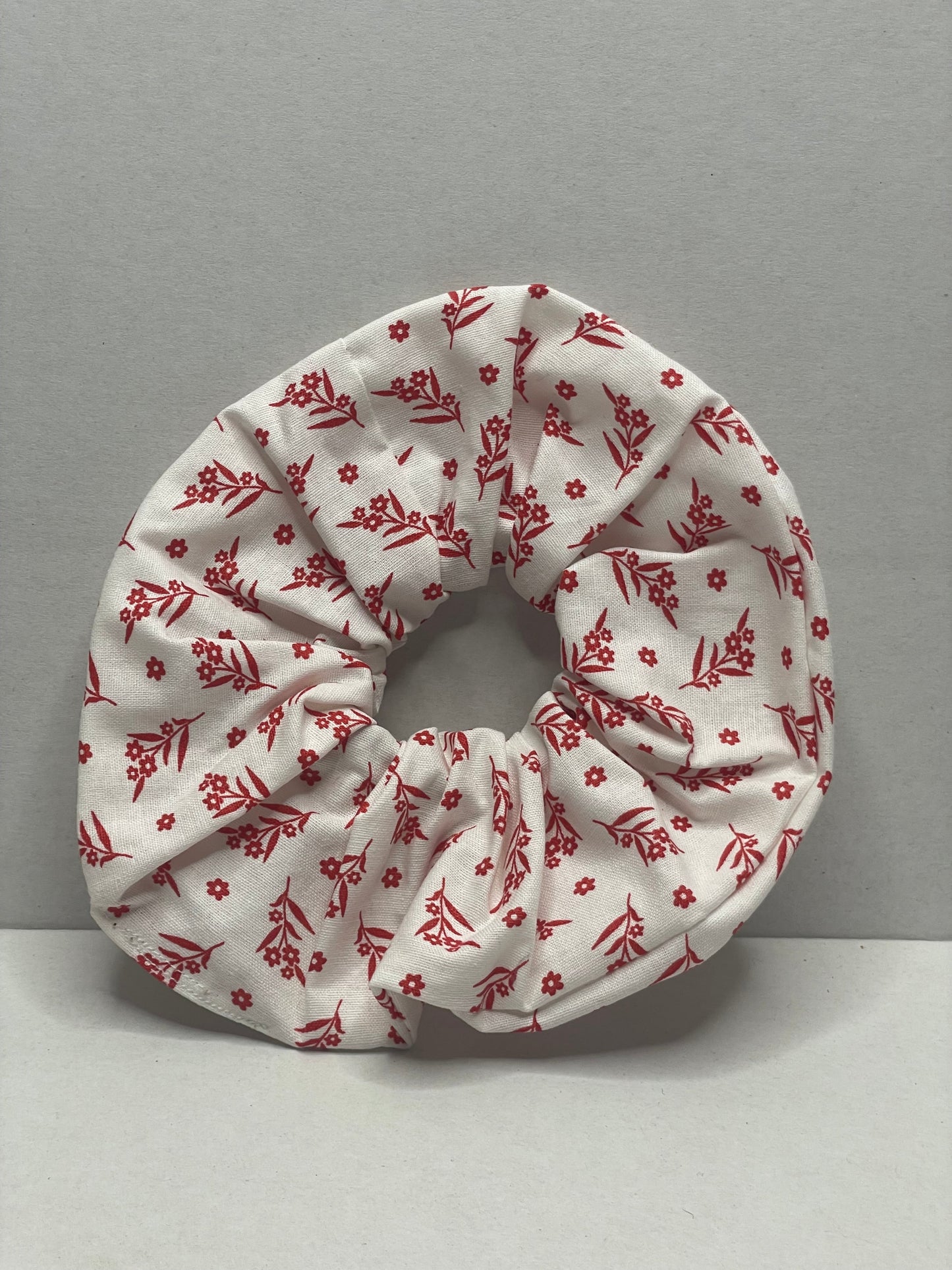 Red leafs scrunchies